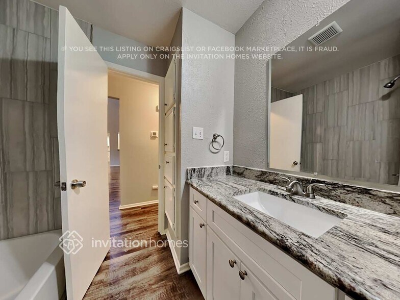 Building Photo - 5668 Jamaica Cir
