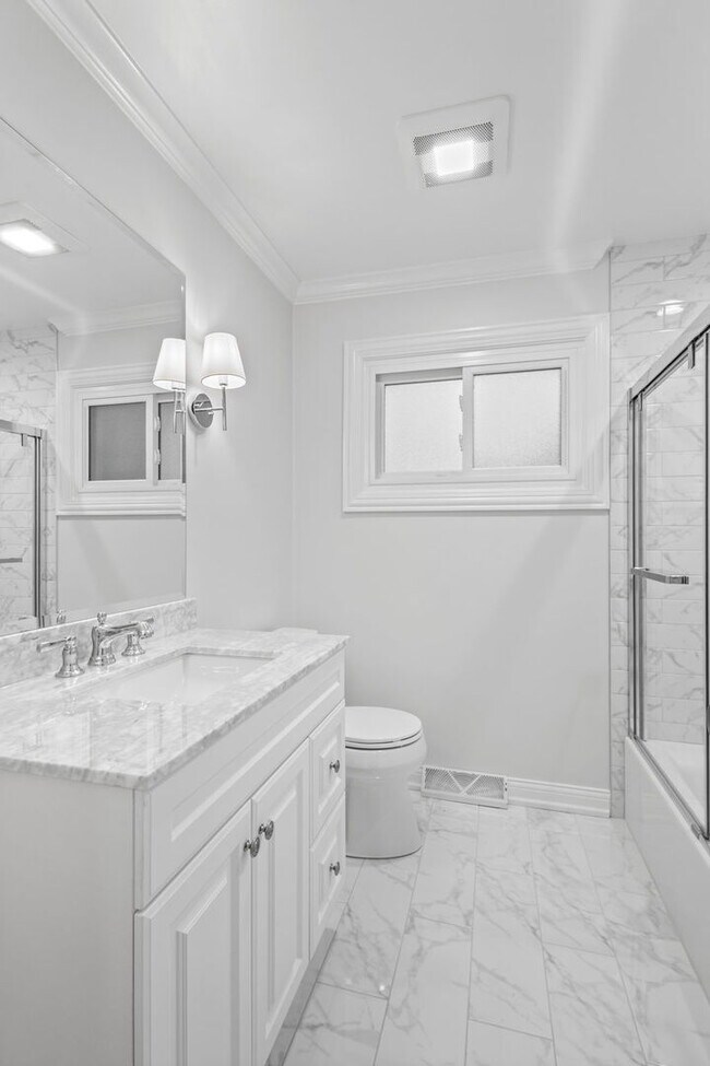 Building Photo - 223 Kenloch Ave