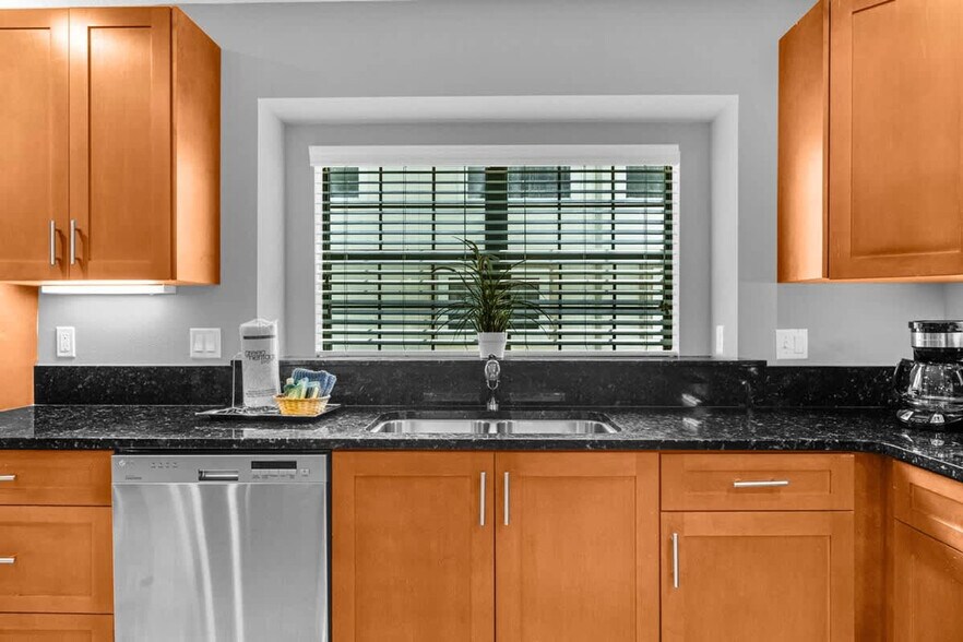 Building Photo - 14590 Damai Ln