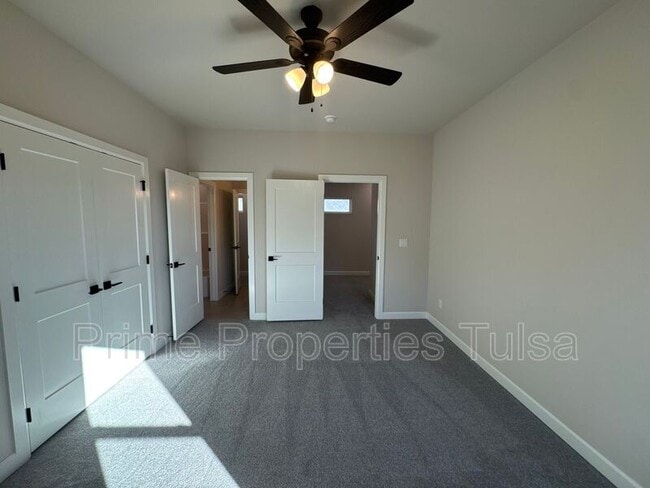 Building Photo - 1022 E Delmar Pl