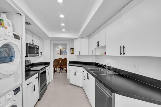 Building Photo - 550 S Ocean Blvd