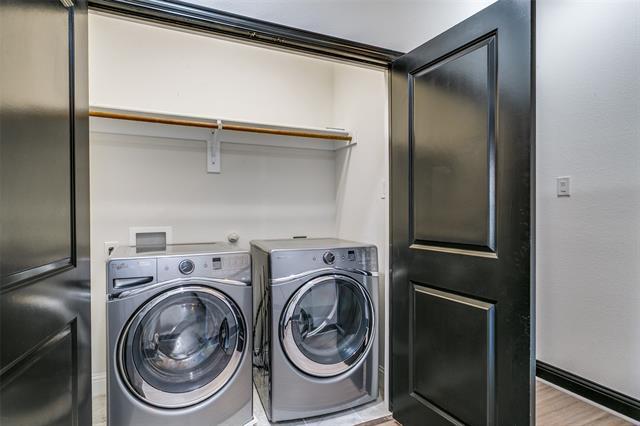 Building Photo - 515 W Royal Ln