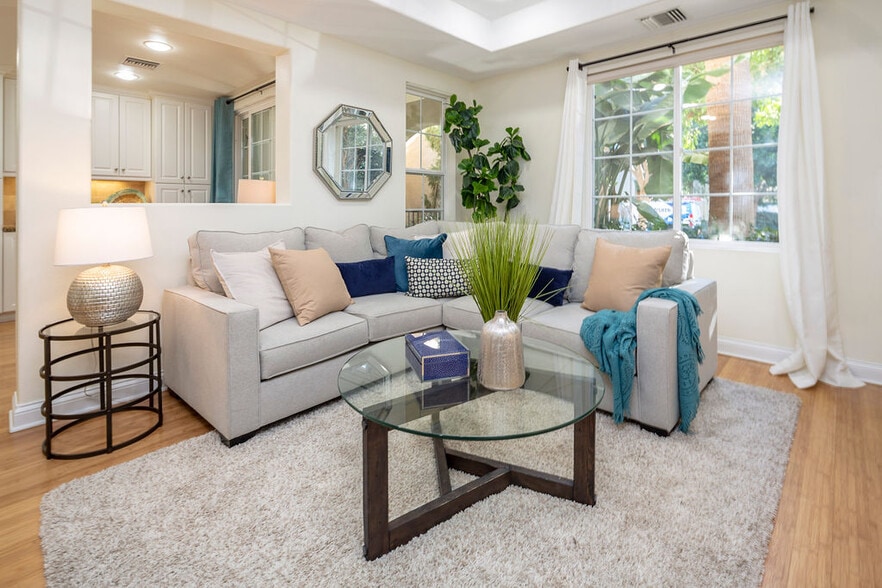 Building Photo - 12975 Agustin Pl