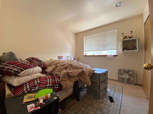 Building Photo - Spacious 3-Bedroom Duplex-Home in Roosevel...