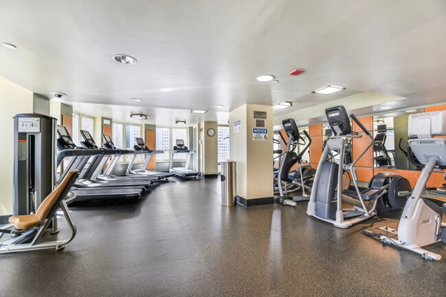 Building Photo - 345 N La Salle Dr