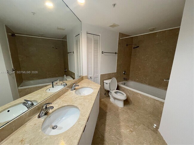 Building Photo - 801 Brickell Key Blvd