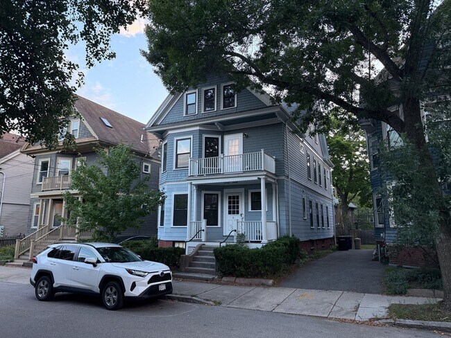 Building Photo - 16 Willow Ave