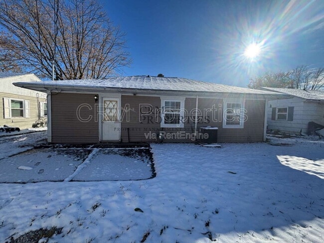 Building Photo - 1008 E Fischer St