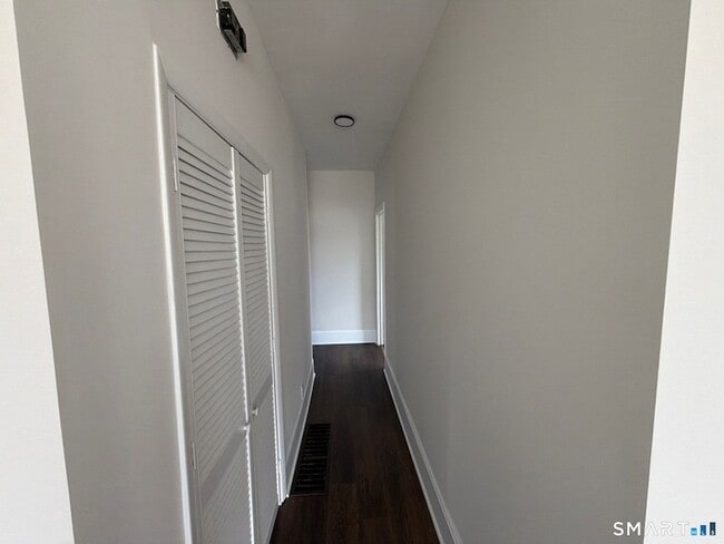 Building Photo - 316 W Main St