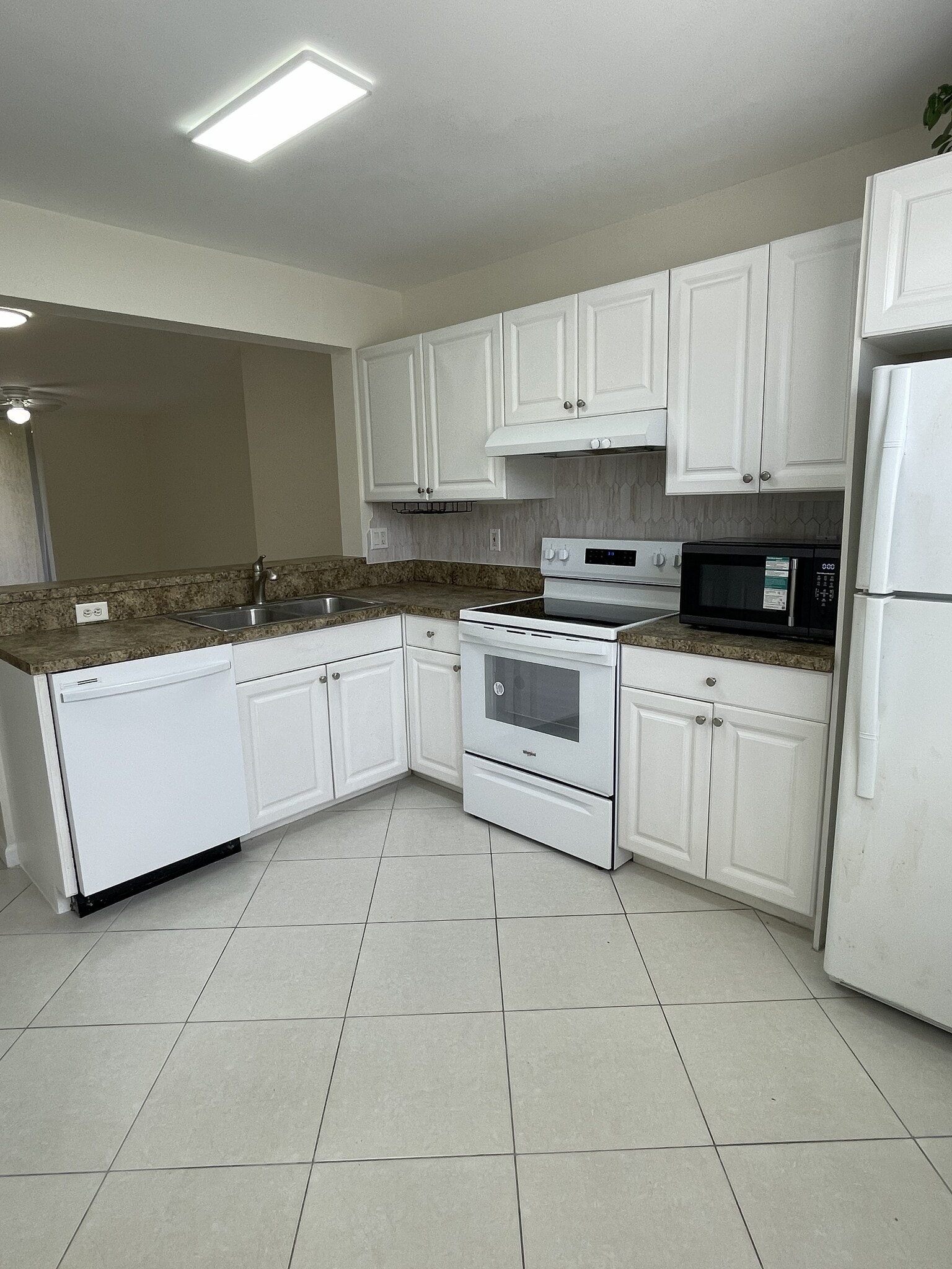 Building Photo - 5661 Riverside Dr
