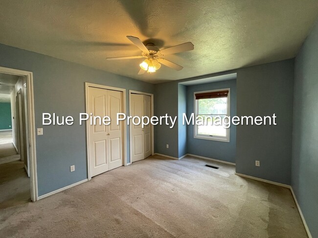 Building Photo - 810 Tennis Ct Dr