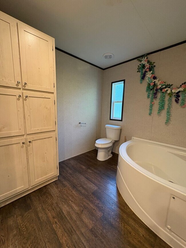 Building Photo - Huge 4 bedroom/2 bathroom double-wide in Peaceful Area of Keithville!