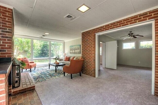 Building Photo - Spacious and Updated Home In Mechanicsville