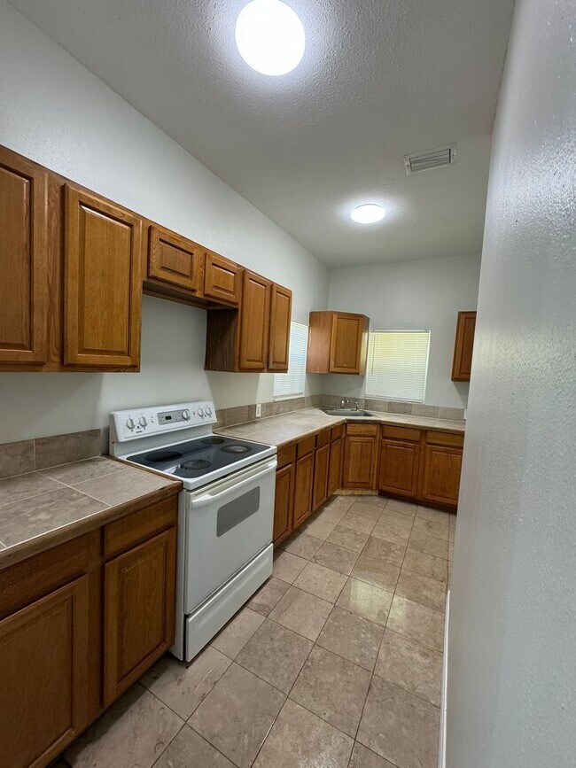 Building Photo - 3/2.5 Home Available Now!