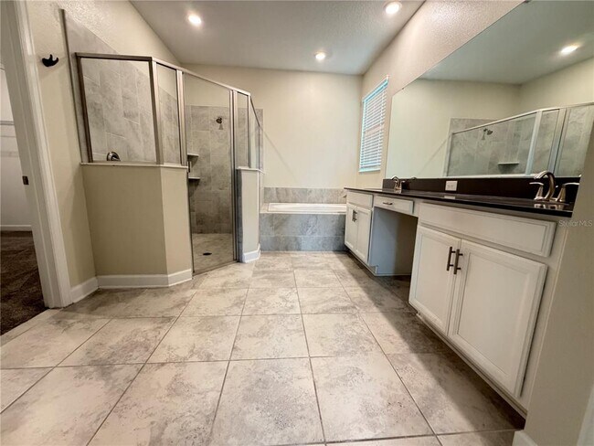 Building Photo - 4921 Lotta Ct
