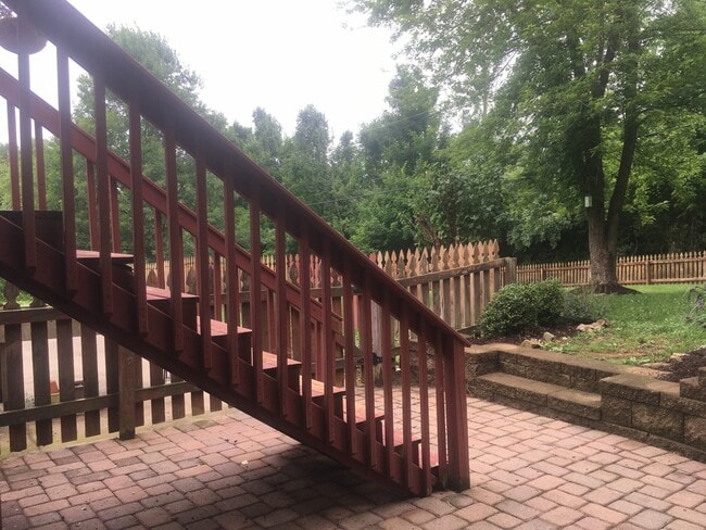 Building Photo - Beautiful 3Bd/2.5 Bath Goshen Woods Property