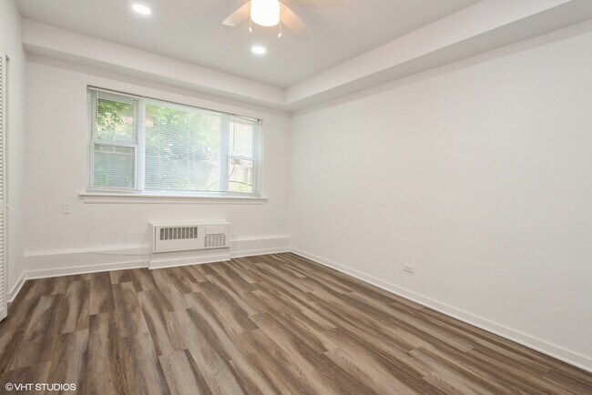 Building Photo - 2424 W Estes Ave