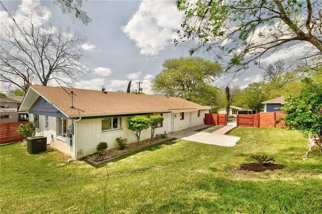 Building Photo - 3500 Loyola Ln