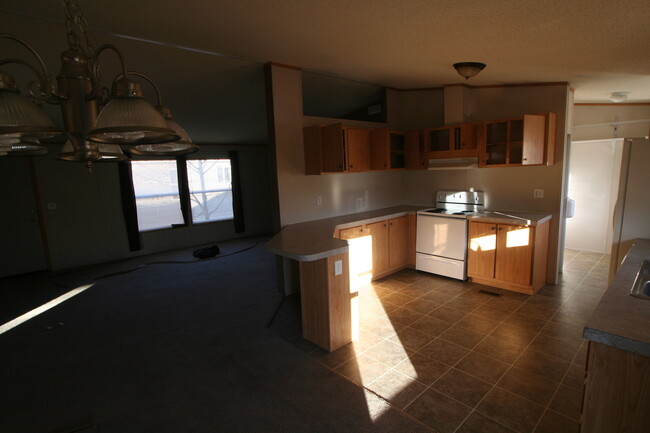Building Photo - 3 bedroom 2 bathroom manufactured home