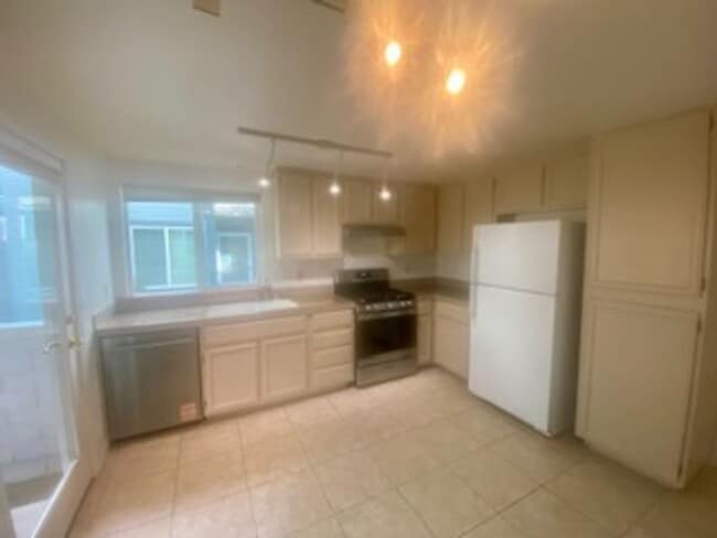 Building Photo - Three Bedroom Two and a Half Bath Home in the South Reno Crystal Lake Area