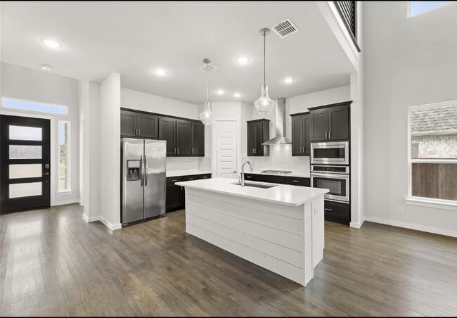 Building Photo - 204 Carmen Oak Ln