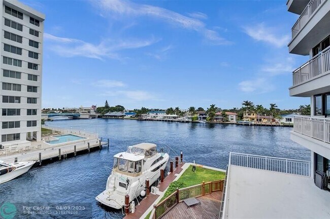 Building Photo - 3100 NE 48th St