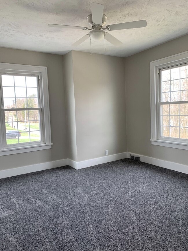 Building Photo - 257 Lovers Ln