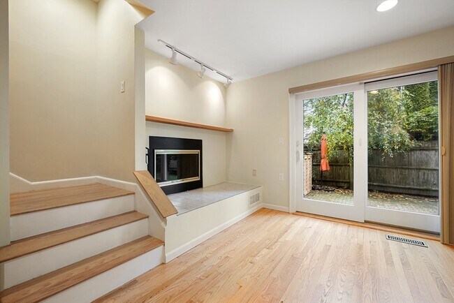 Building Photo - 10 Eustis St