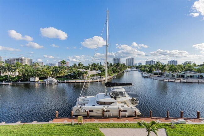 Building Photo - 301 Golden Isles Dr