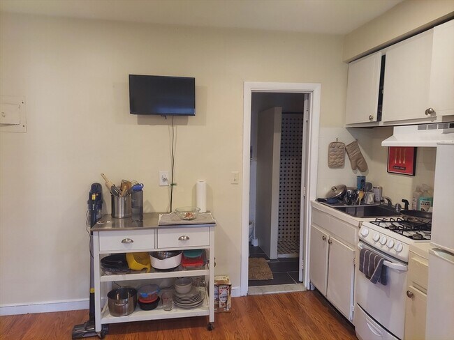 Building Photo - 107 Chandler St