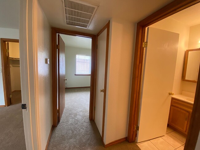 Building Photo - Spacious Foothill Farms Duplex