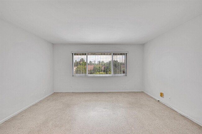 Building Photo - 2624 NE 32nd St