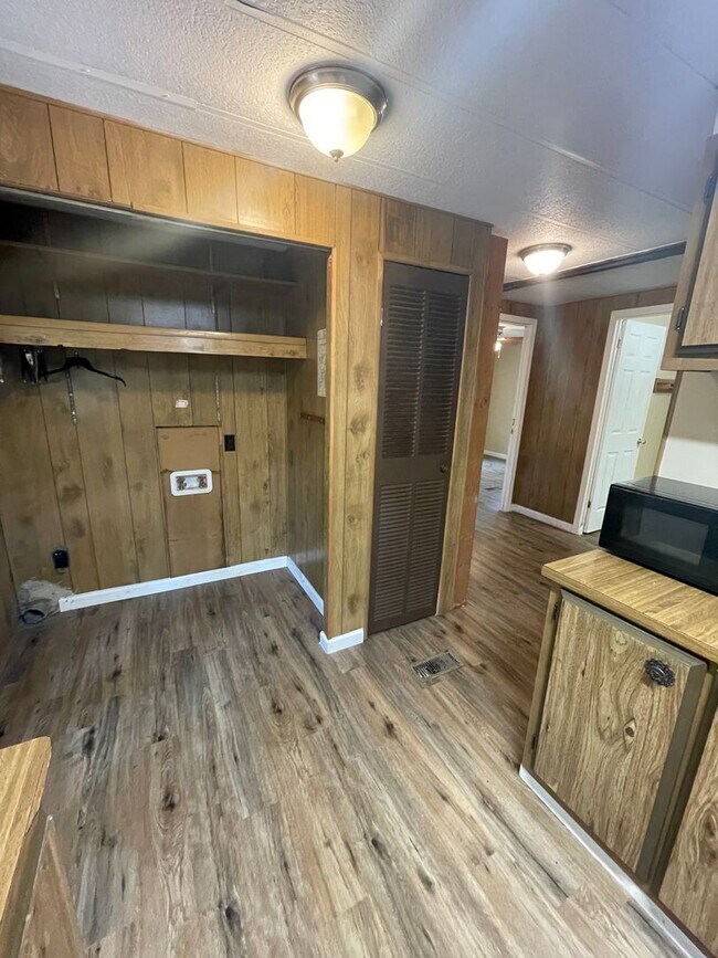 Building Photo - NEW ON MARKET /// RIVER FRONT CABIN AVAILABLE!!