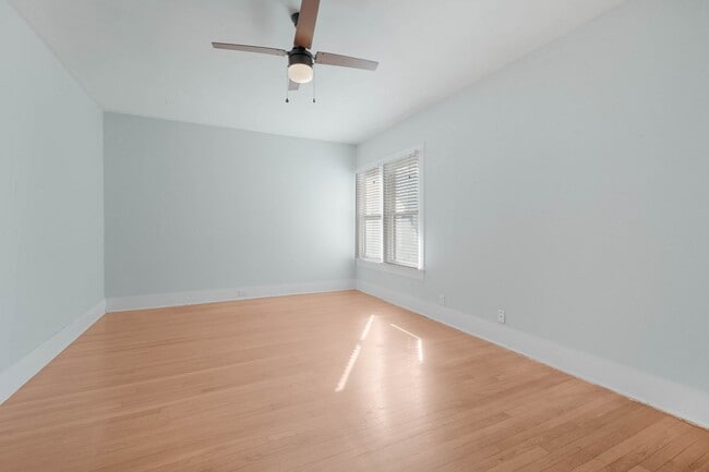 Building Photo - Historic Charm Near The Pearl