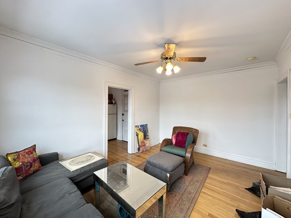 Building Photo - 1913 W Larchmont Ave