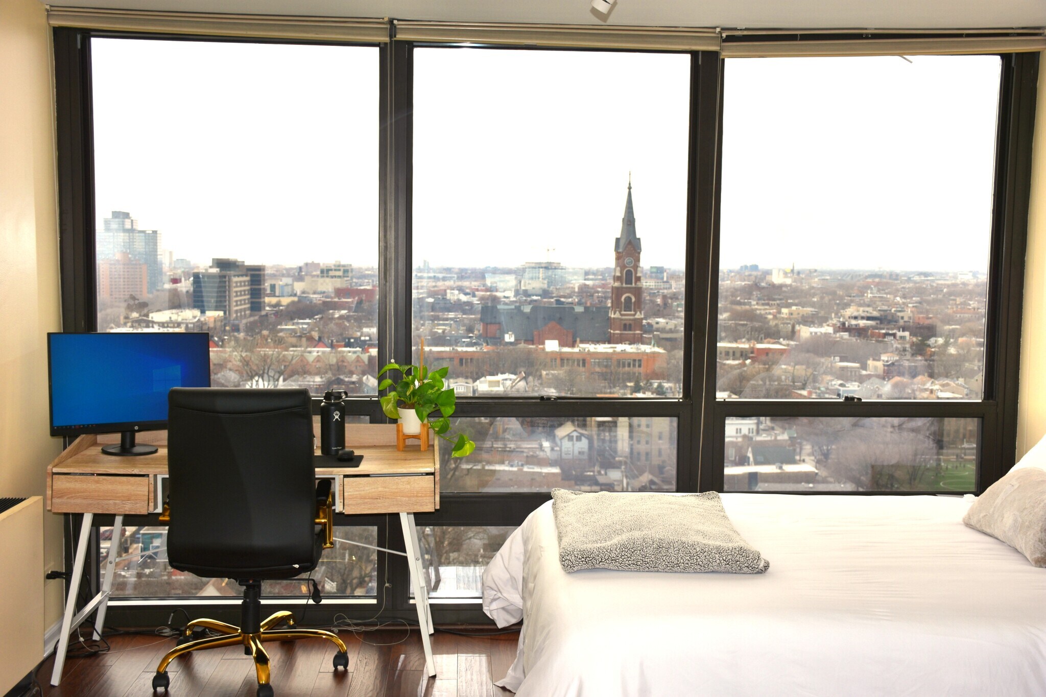 Building Photo - 1636 N Wells St