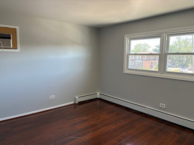 Building Photo - 4501 Sunnyside Ave
