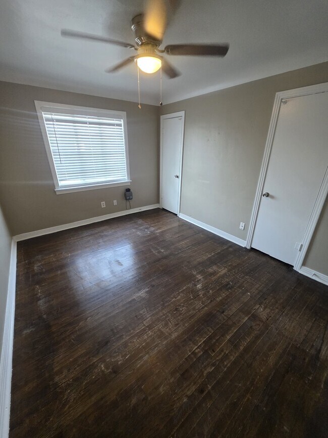 Building Photo - 3 bed 1 bath home, move in ready!