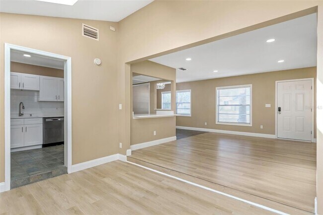 Building Photo - 4622 W El Prado Blvd