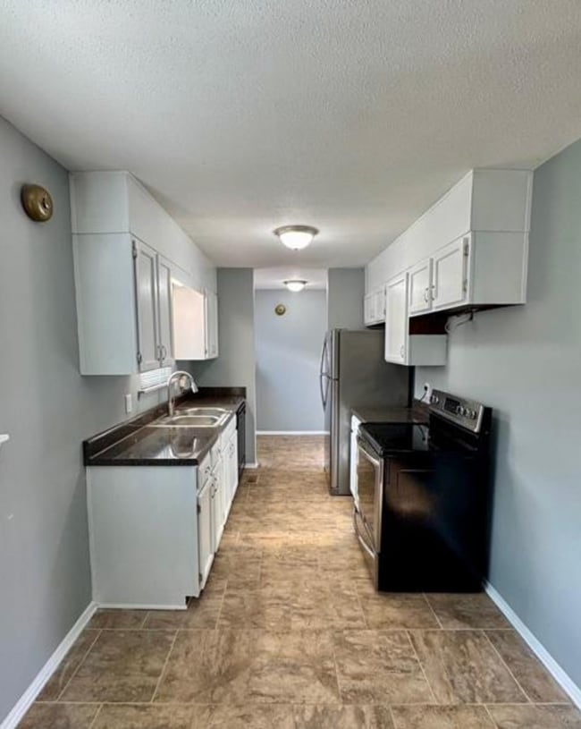 Building Photo - 3 bed & 2 bath home