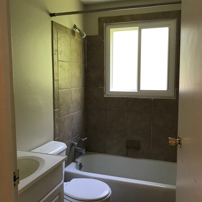 Building Photo - 3549 Rocky Hill Ter