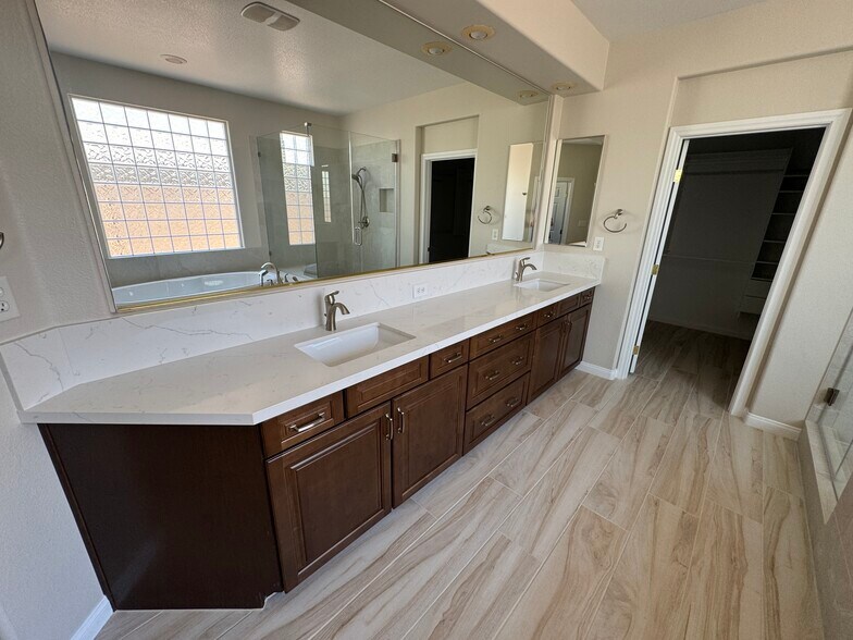 Building Photo - 712 Pinnacle Heights Ln