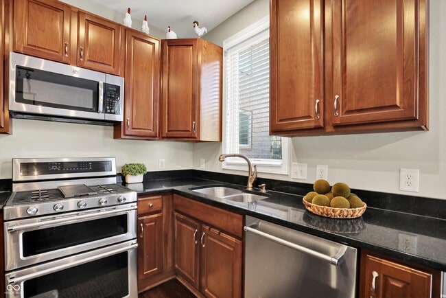 Building Photo - 529 E New York St