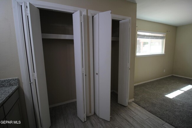 Building Photo - 351 Duanesburg St
