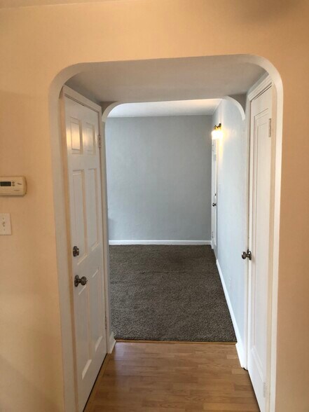 Building Photo - 530 Hadley Ave