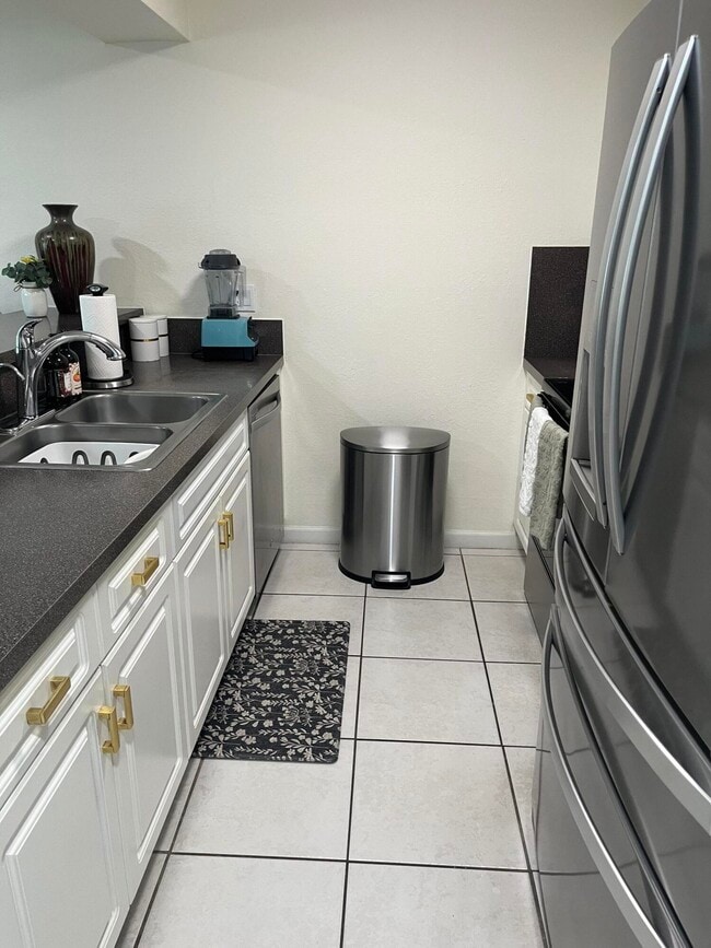 Building Photo - 5843 Albert Rd