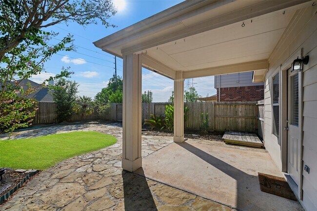 Building Photo - 2123 Enchanted Park Ln