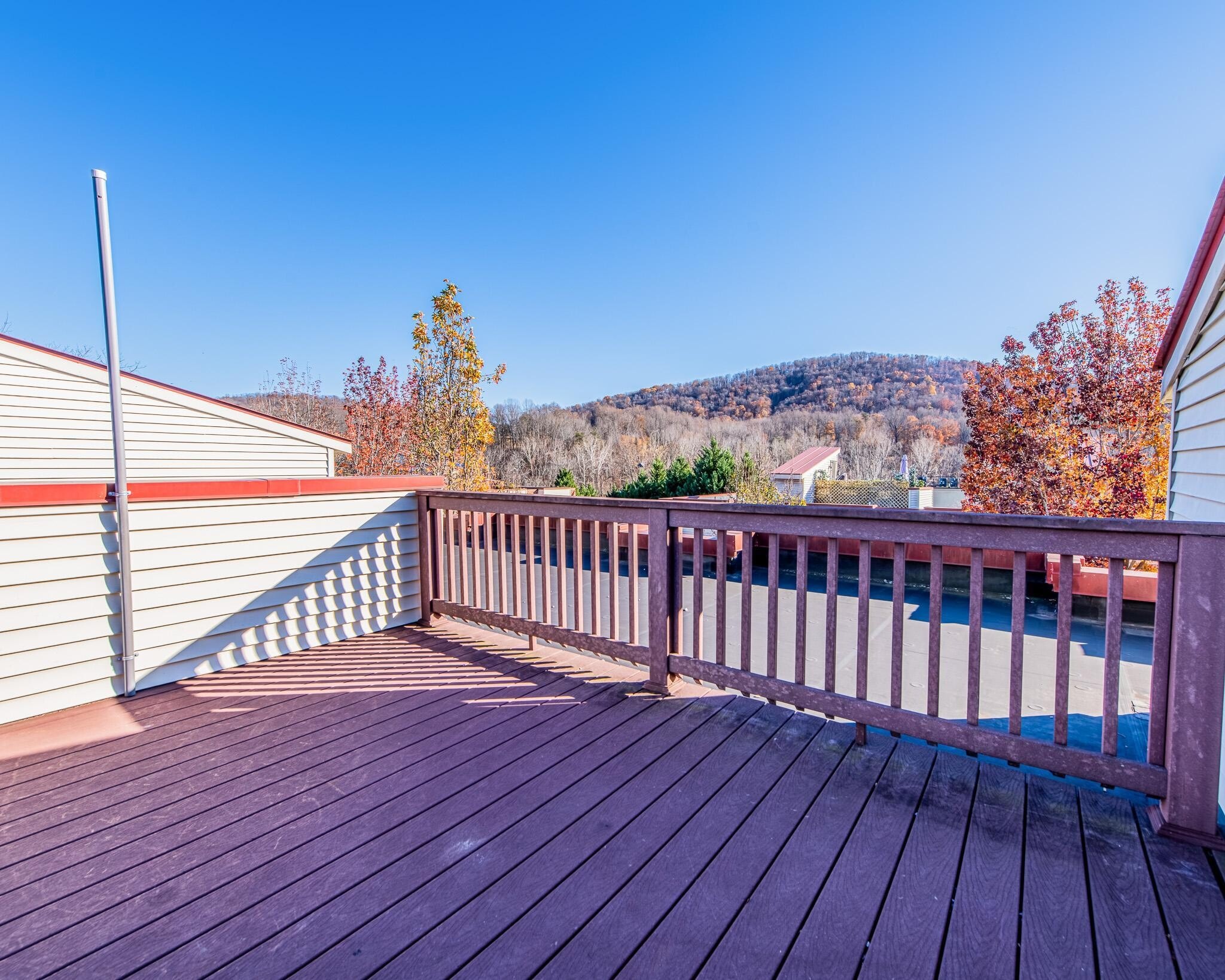 Rooftop Terrace - 1013 Linden Ave