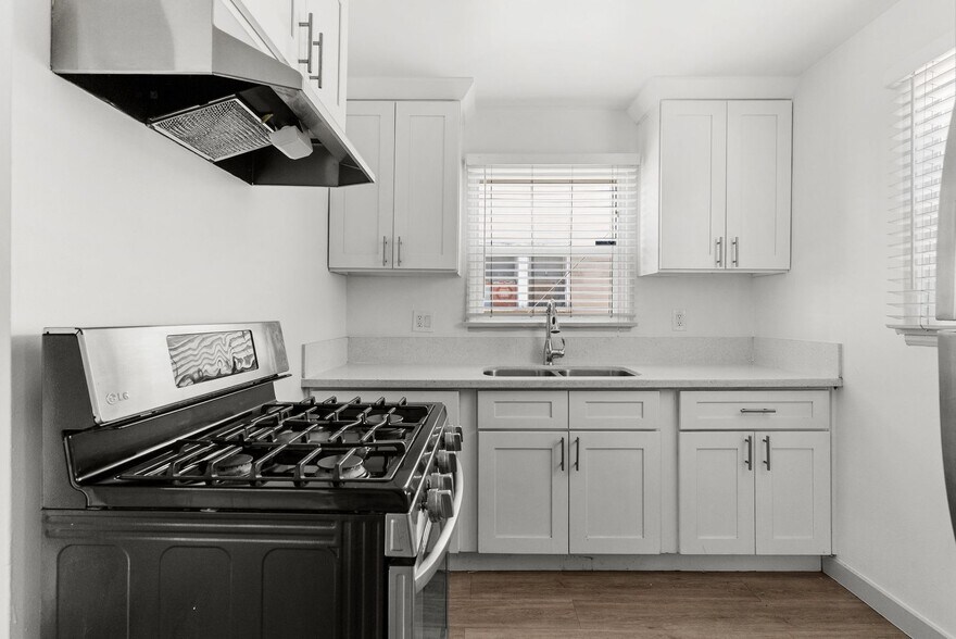 Building Photo - 727 Olive Ave