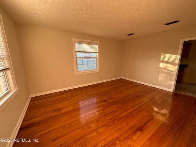 Building Photo - 1261 Belmont Terrace